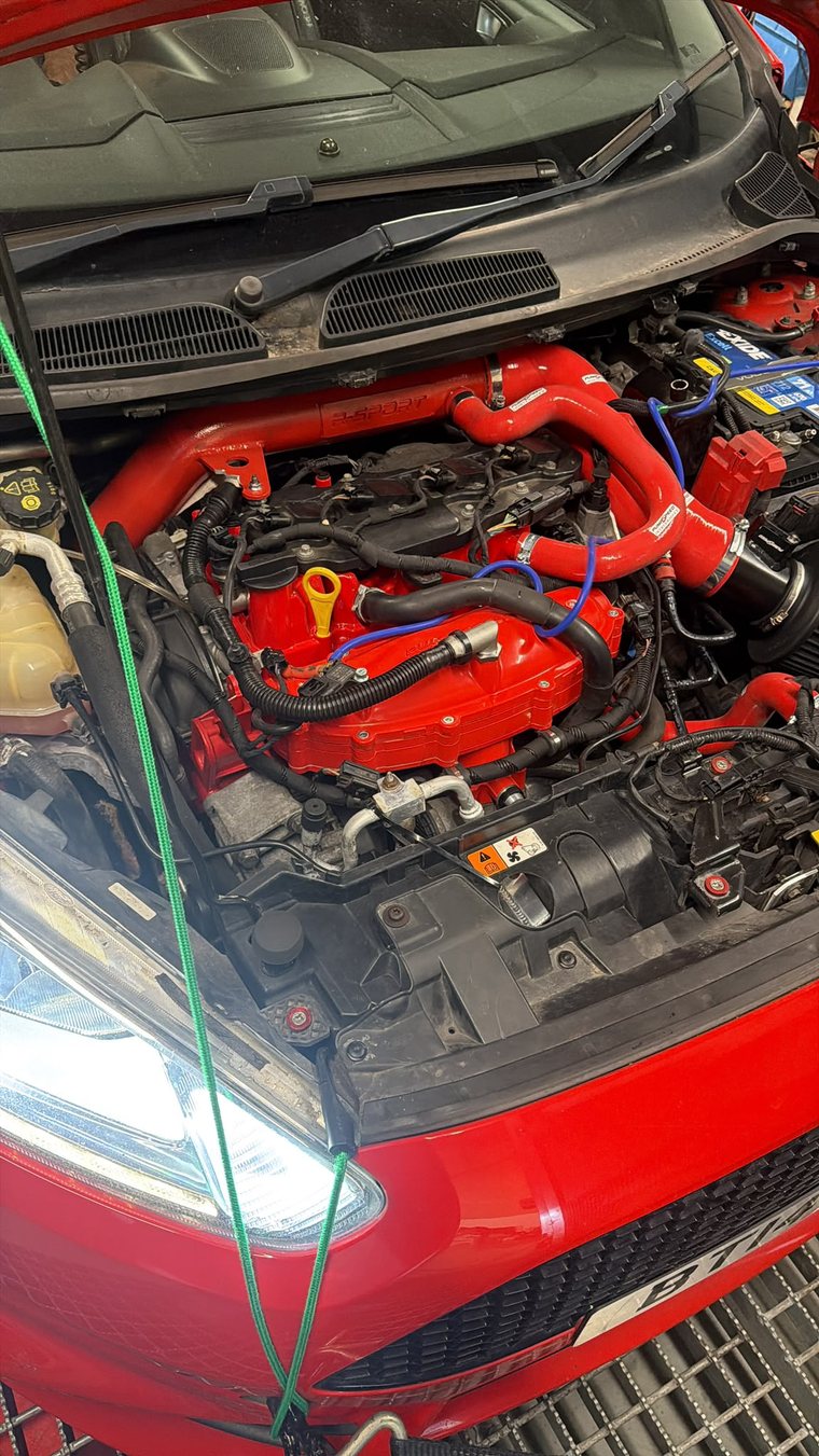 R-Sport silicone induction and boost pipework in the ST180 engine bay