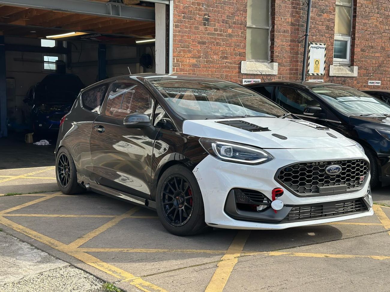 Project Aero in bare paint before the Pumaspeed wrap