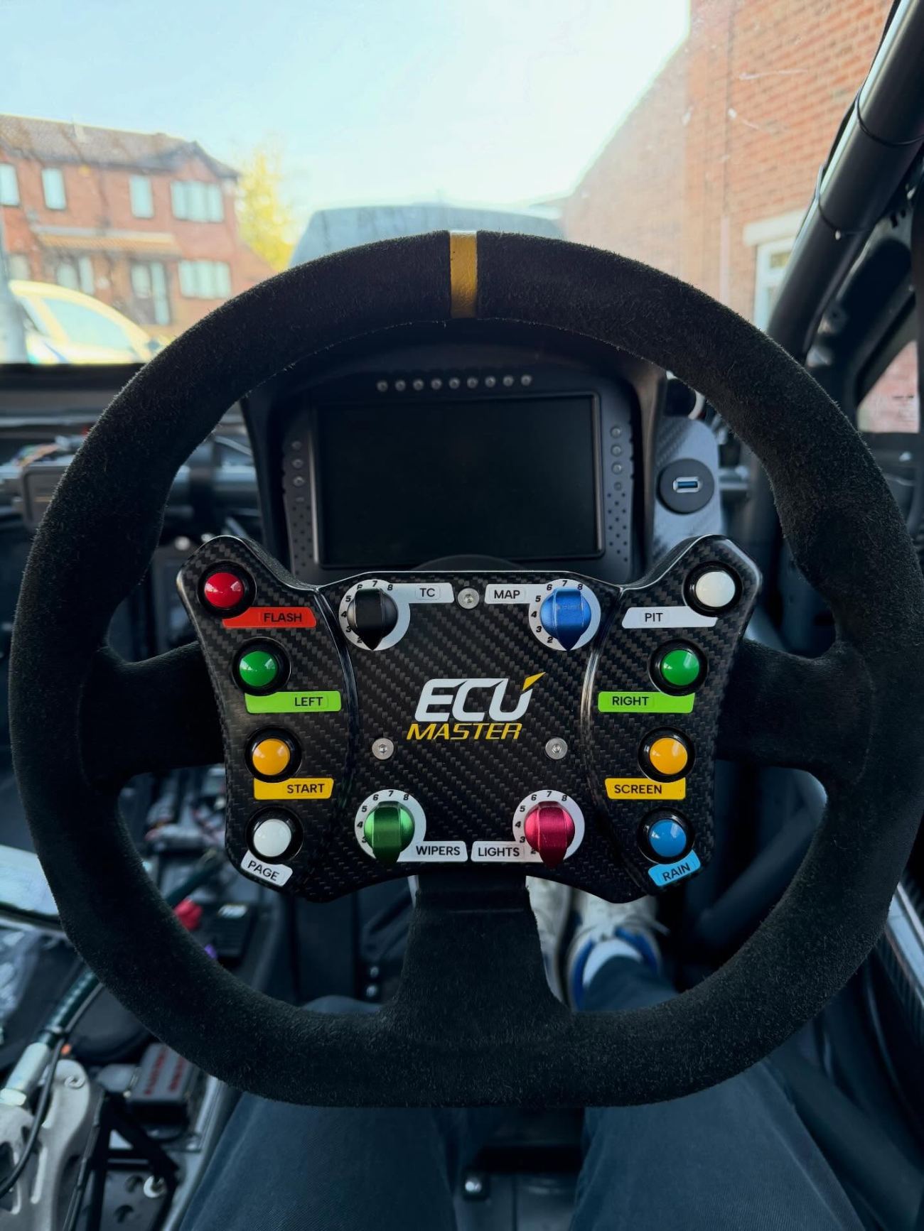 Ecumaster steering wheel and dash in Project Aero
